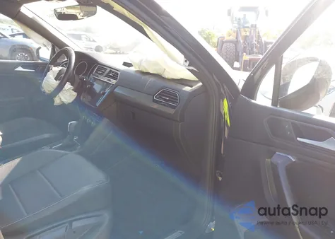 2021 Volkswagen Tiguan 2.0T Se/2.0T Se R-Line Black/2.0T Sel z USA, uszkodzony, nr VIN 3VV2B7AX9MM088414